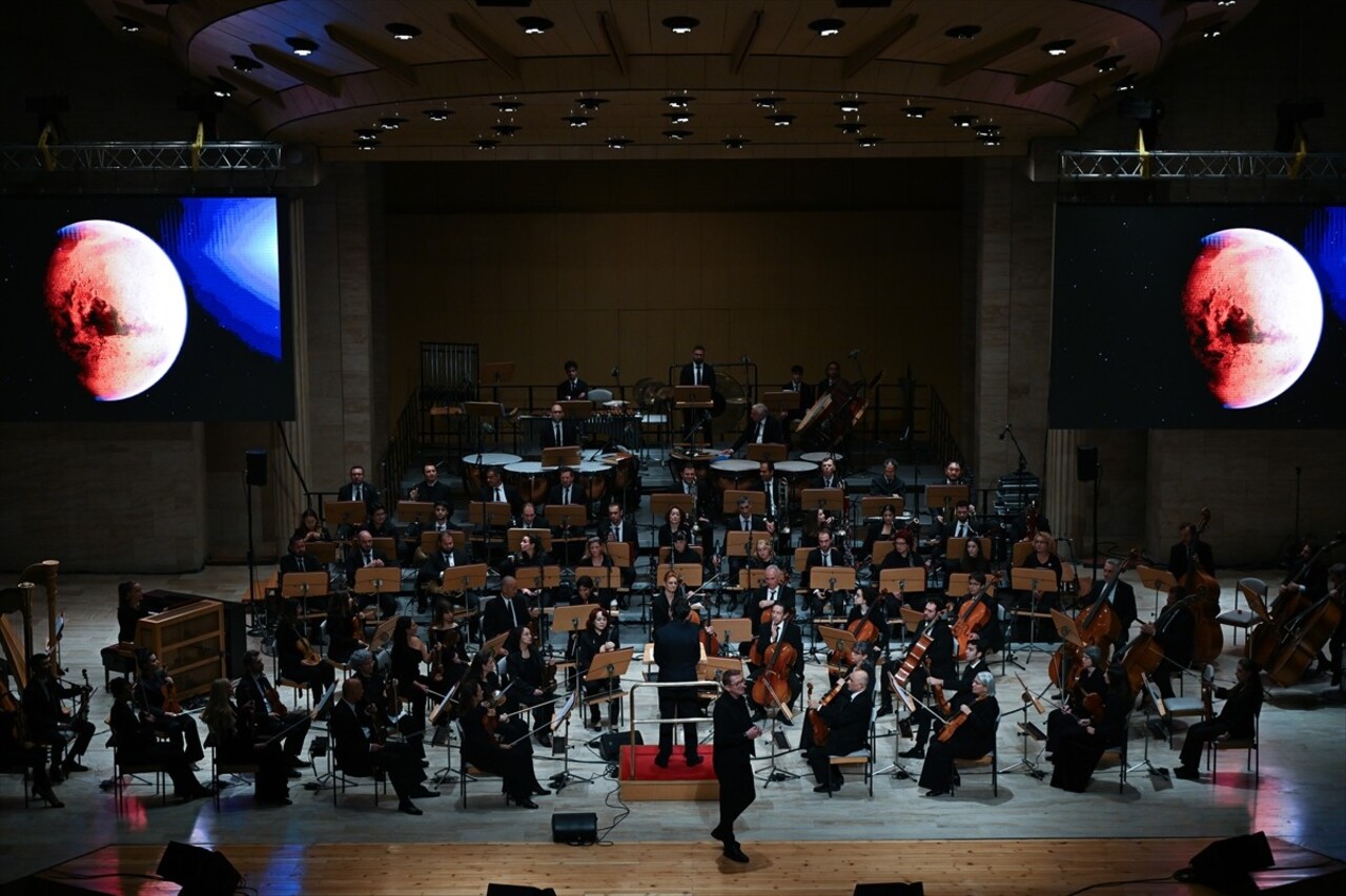 Bilkent Senfoni Orkestrasınca "Dünya Uzay Haftası" kapsamında NASA'dan Türkiye'ye gelen...