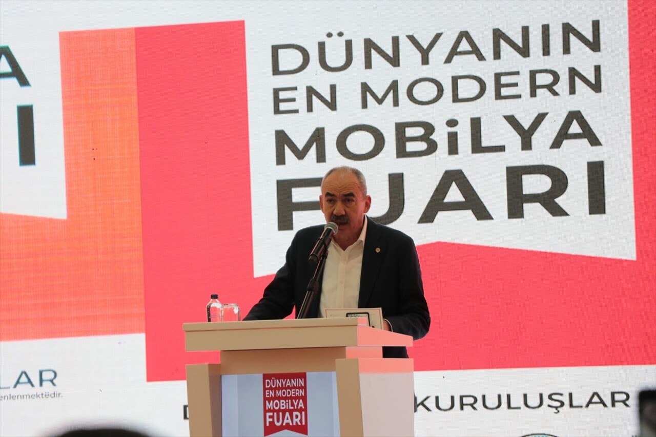 Kayseri'de Kumsmall AVM ev sahipliğinde mobilya fuarı düzenlendi. Açılışa katılan Ticaret Bakan...