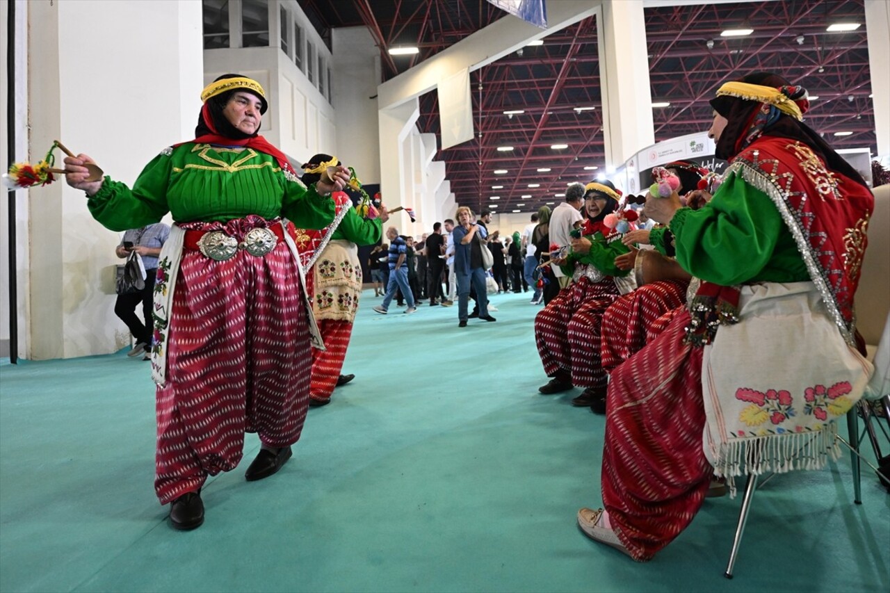 Antalya'da, Anadolu lezzetlerinin yer aldığı Yöresel Ürünler Fuarı (YÖREX), 13. kez kapılarını...