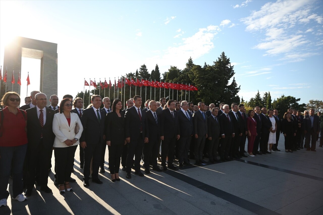 CHP Genel Başkanı Özgür Özel, Gelibolu Yarımadası'ndaki Çanakkale Şehitler Abidesi'ne ziyarette...