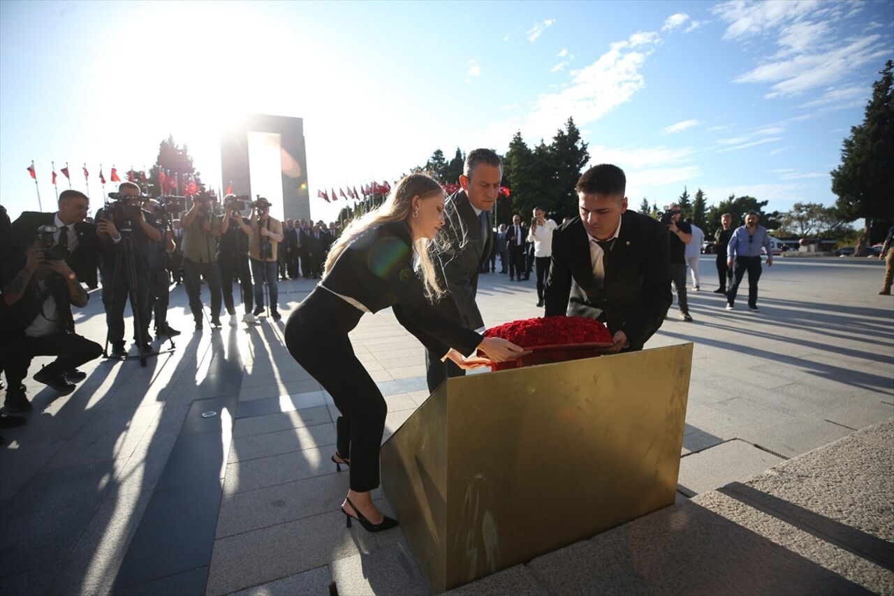 CHP Genel Başkanı Özgür Özel, Gelibolu Yarımadası'ndaki Çanakkale Şehitler Abidesi'ne ziyarette...