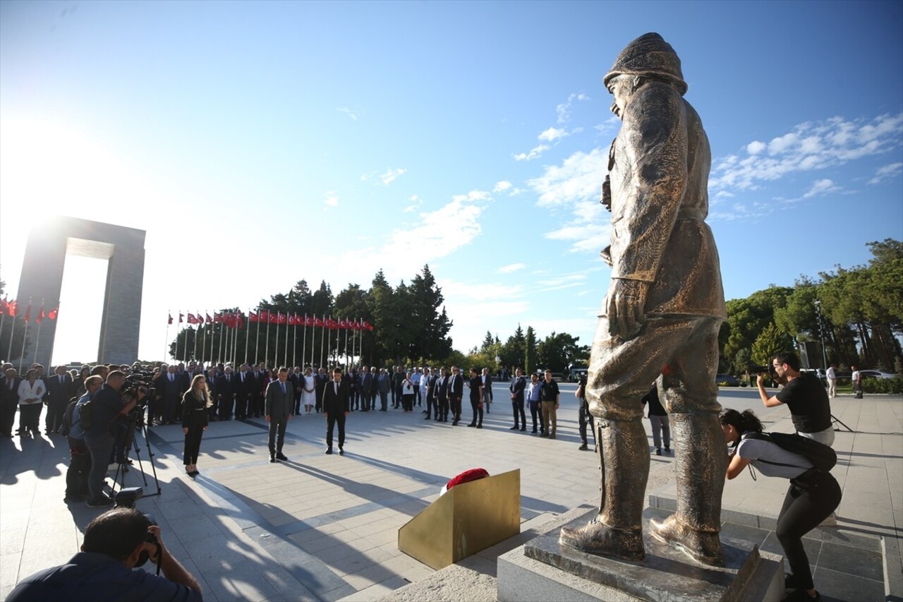 CHP Genel Başkanı Özgür Özel, Gelibolu Yarımadası'ndaki Çanakkale Şehitler Abidesi'ne ziyarette...