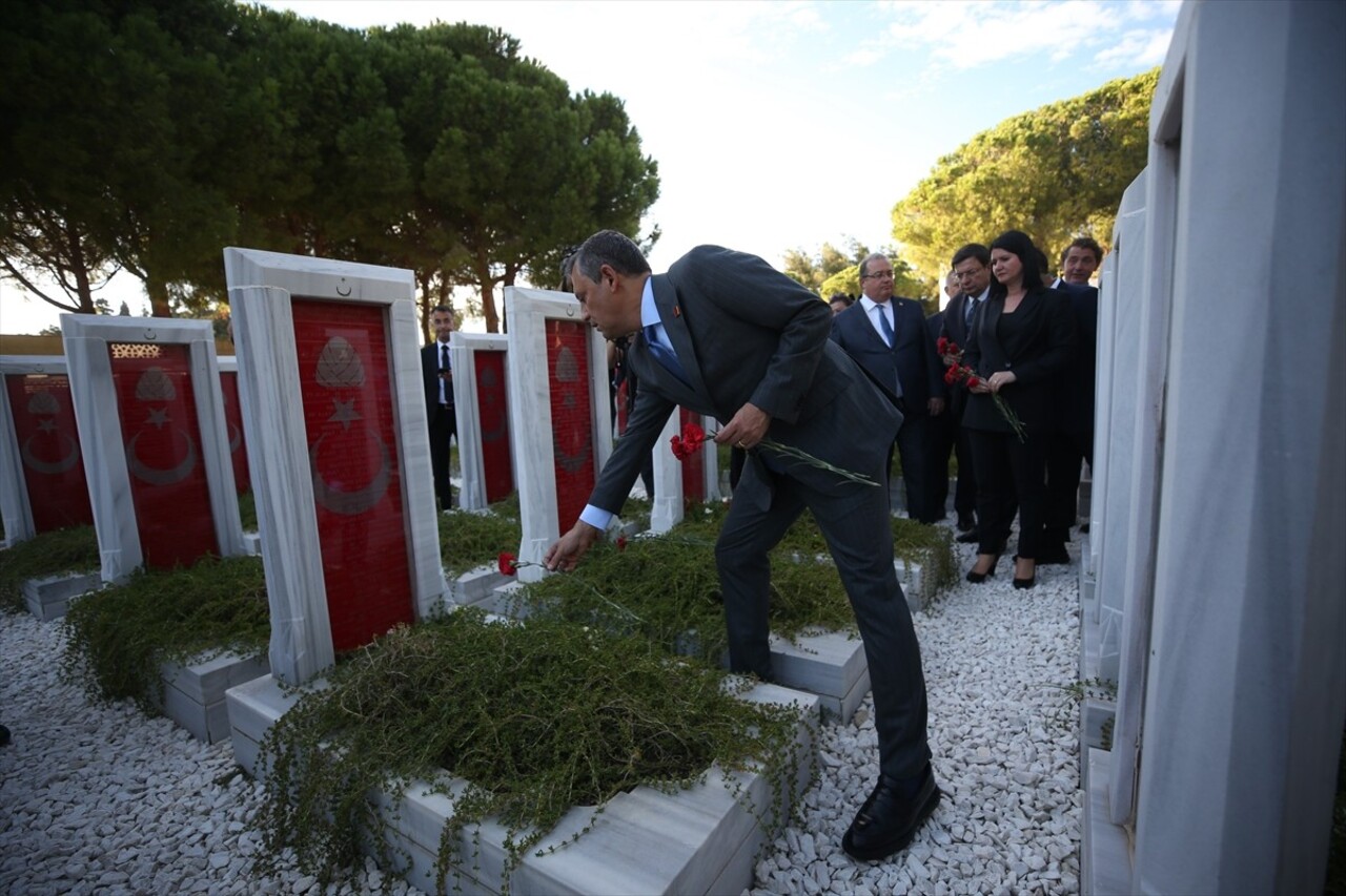 CHP Genel Başkanı Özgür Özel, Gelibolu Yarımadası'ndaki Çanakkale Şehitler Abidesi'ne ziyarette...