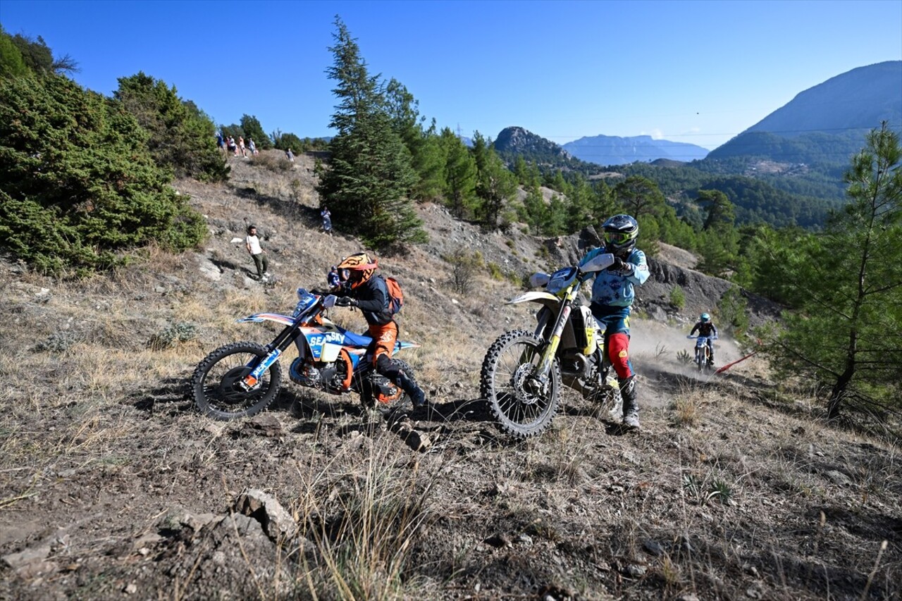 Antalya'nın Kemer ilçesinde düzenlenen Hard Enduro Dünya Şampiyonası'nın 6. ayağı Sea To Sky...