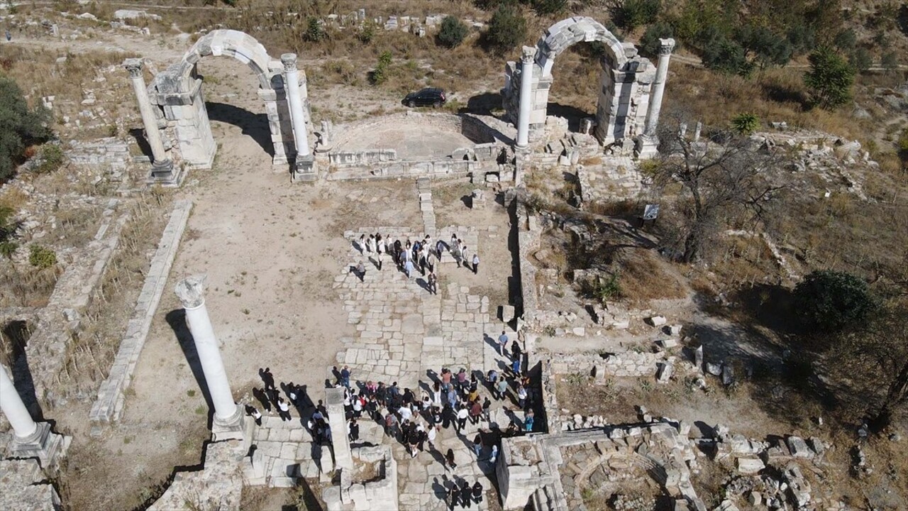 Muğla'nın Yatağan ilçesindeki Stratonikeia Antik Kenti'nde, ''Anahtar Taşıma'' töreni...