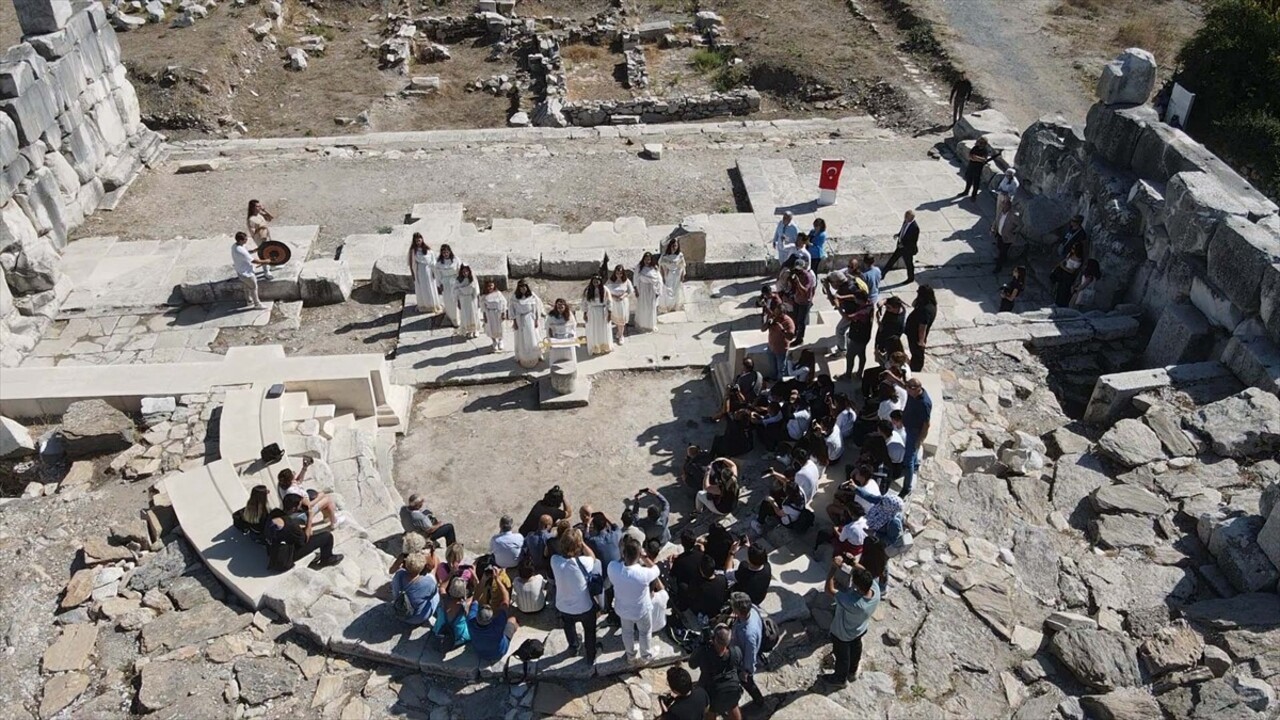 Muğla'nın Yatağan ilçesindeki Stratonikeia Antik Kenti'nde, ''Anahtar Taşıma'' töreni...