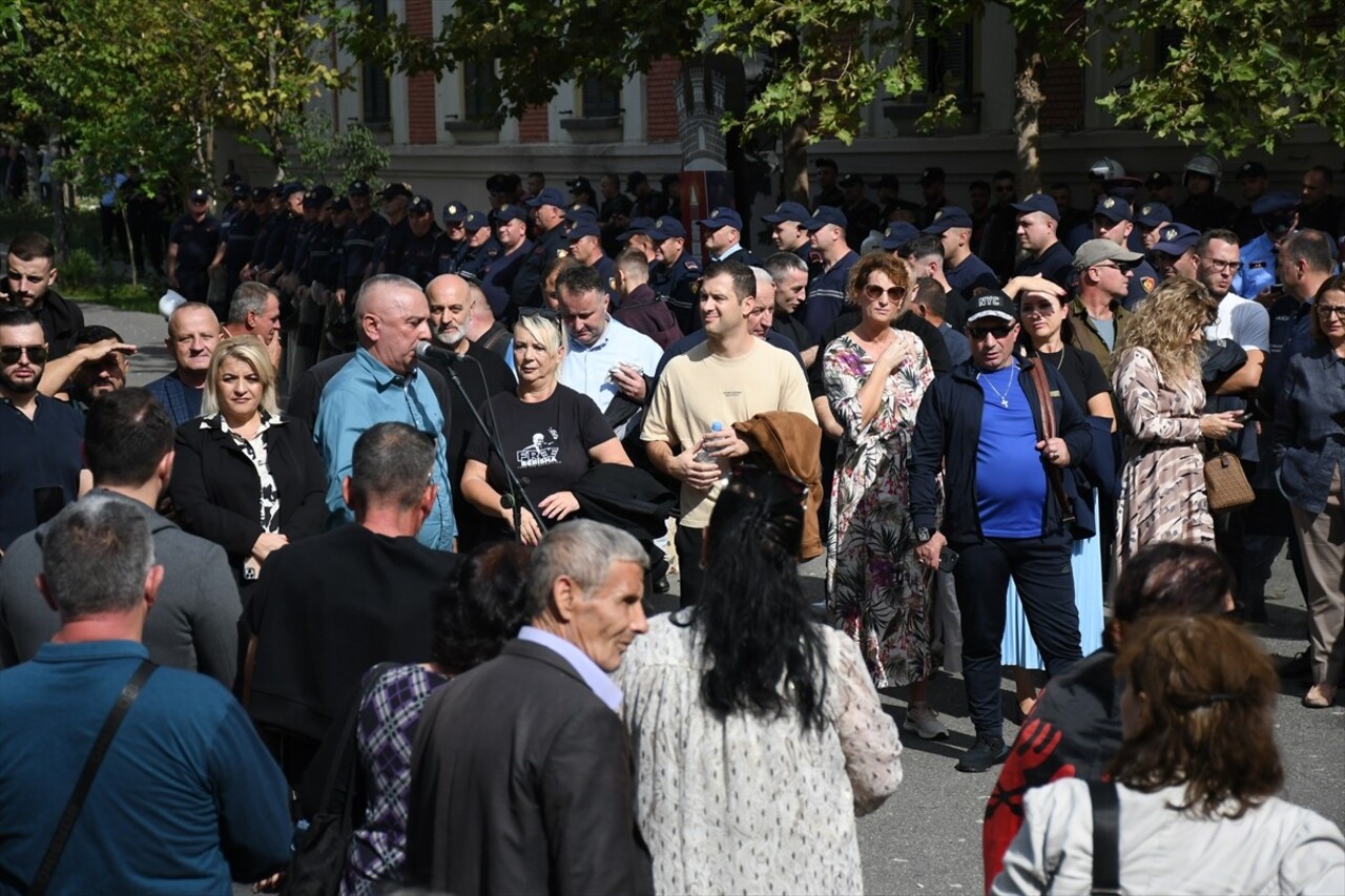 Arnavutluk'un başkenti Tiran'da belediyedeki yolsuzluk iddialarına yönelik protestolar sürerken...