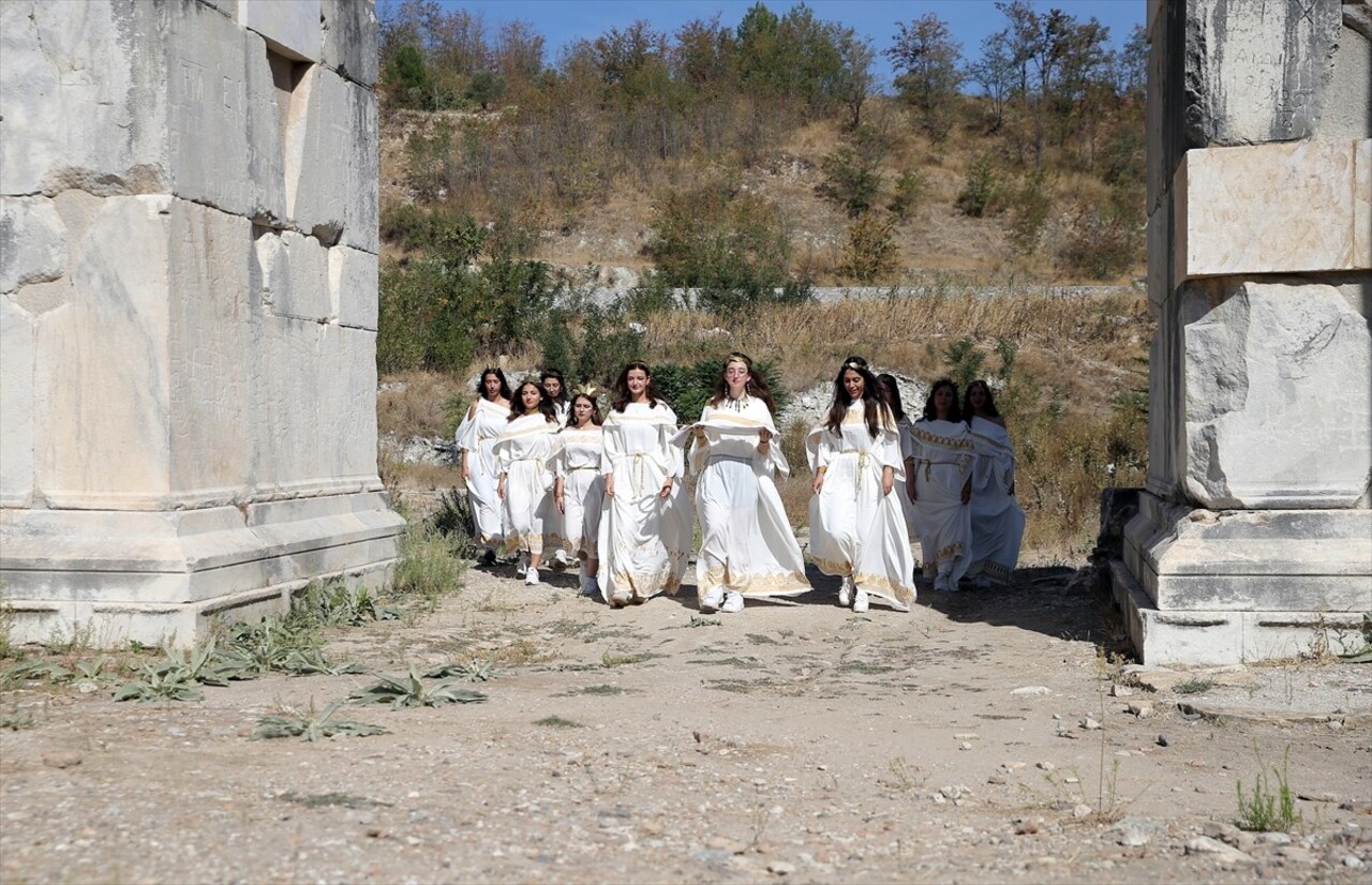 Muğla'nın Yatağan ilçesindeki Stratonikeia Antik Kenti'nde, ''Anahtar Taşıma'' töreni...