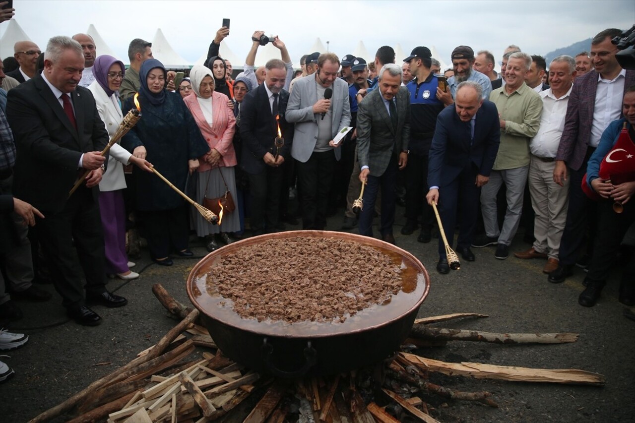 Rize'nin yöresel lezzetlerinin tanıtıldığı 4. GastroRize Festivali başladı. Rize Belediyesi...