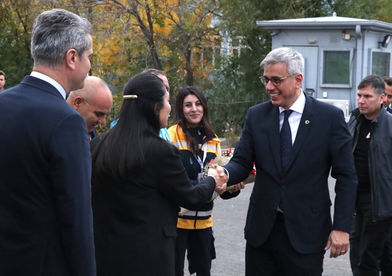 Sağlık Bakanı Kemal Memişoğlu, ziyaret ve incelemelerde bulunmak üzere geldiği Ağrı Valiliğinde il...