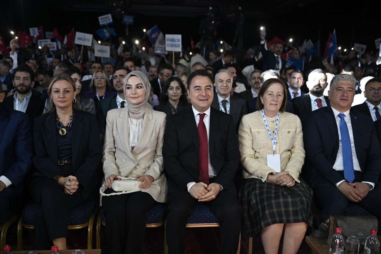 DEVA Partisi Genel Başkanı Ali Babacan (sağda) ve eşi Ülkü Zeynep Babacan (solda), partisinin...