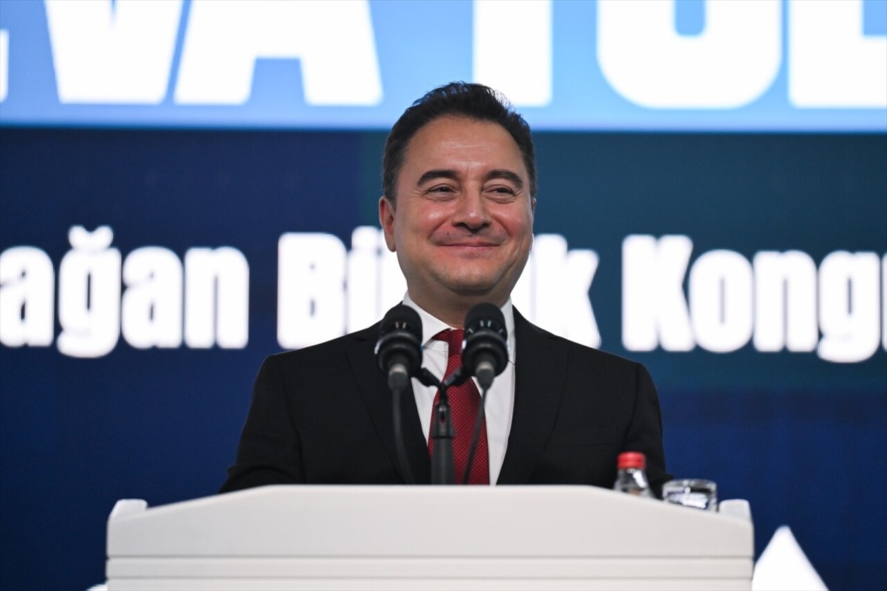 DEVA Partisi Genel Başkanı Ali Babacan (sağda) ve eşi Ülkü Zeynep Babacan (solda), partisinin...