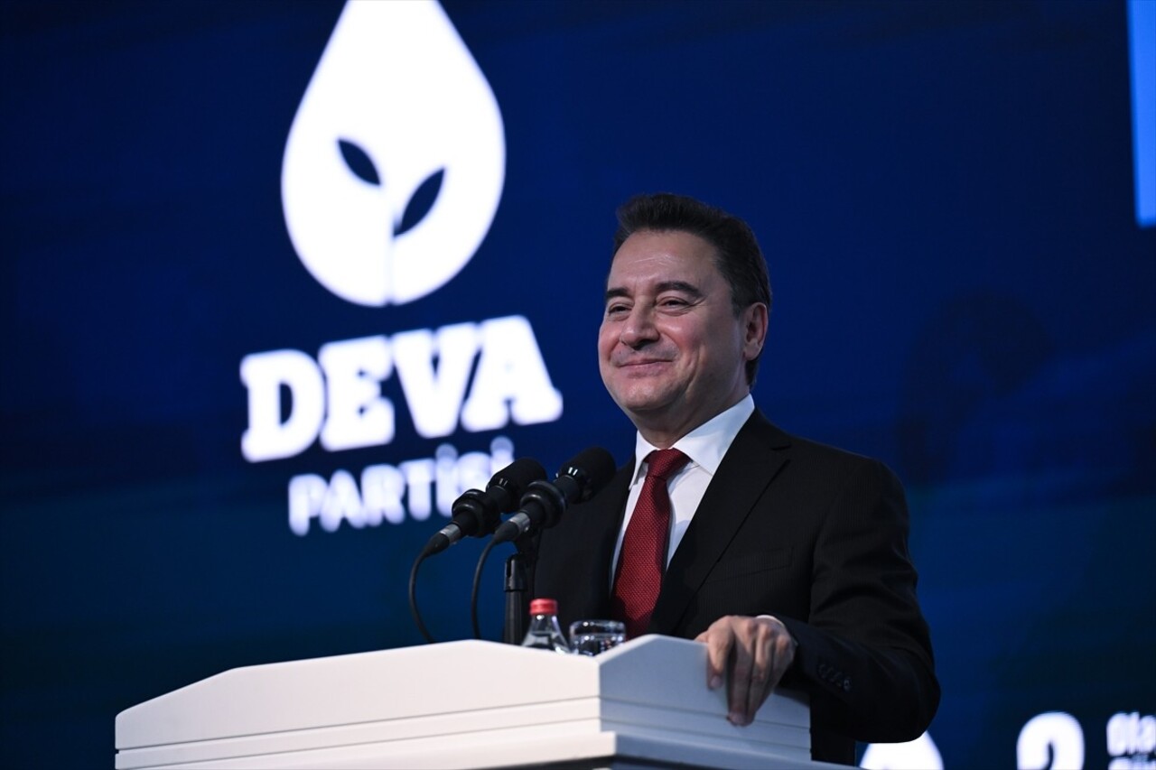 DEVA Partisi Genel Başkanı Ali Babacan (sağda) ve eşi Ülkü Zeynep Babacan (solda), partisinin...