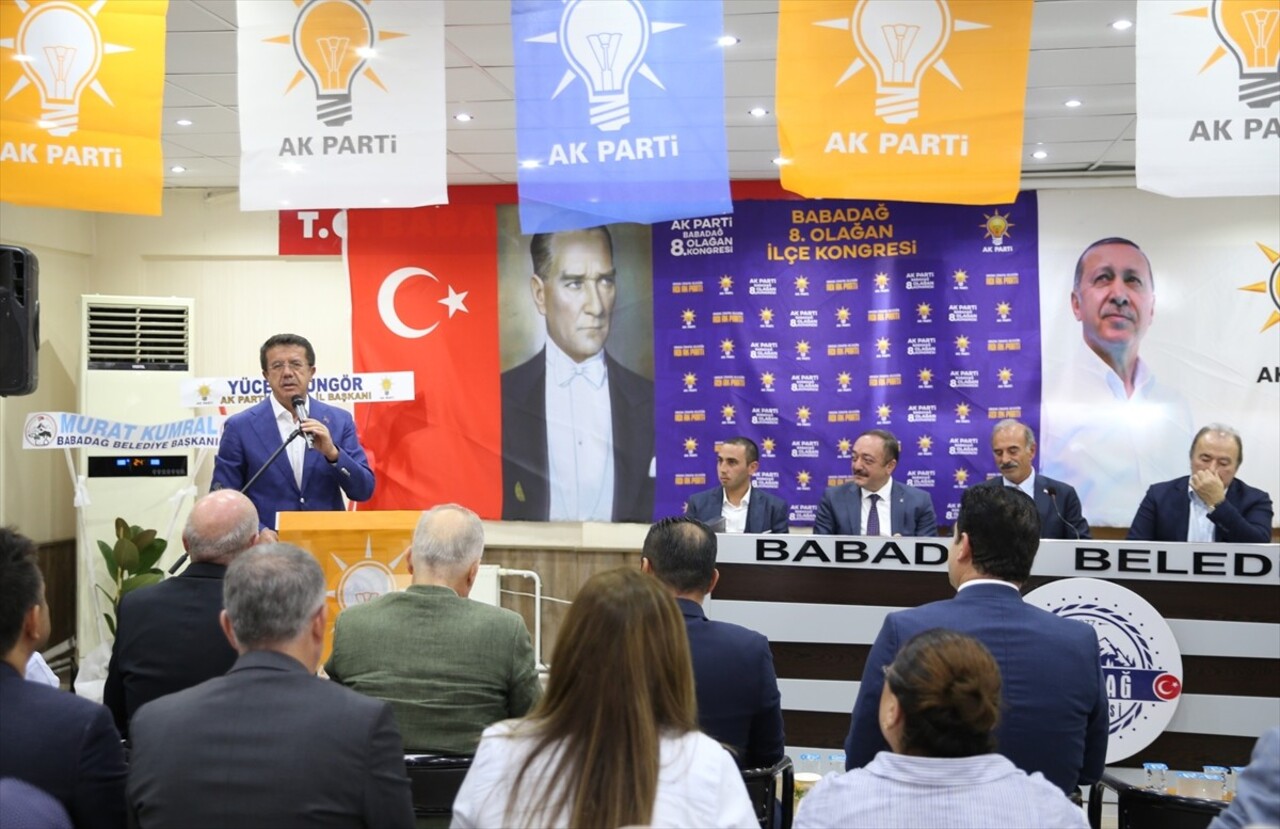 AK Parti Genel Başkan Yardımcısı Nihat Zeybekci (sağ 4), Denizli'nin Babadağ Belediyesi Konferans...