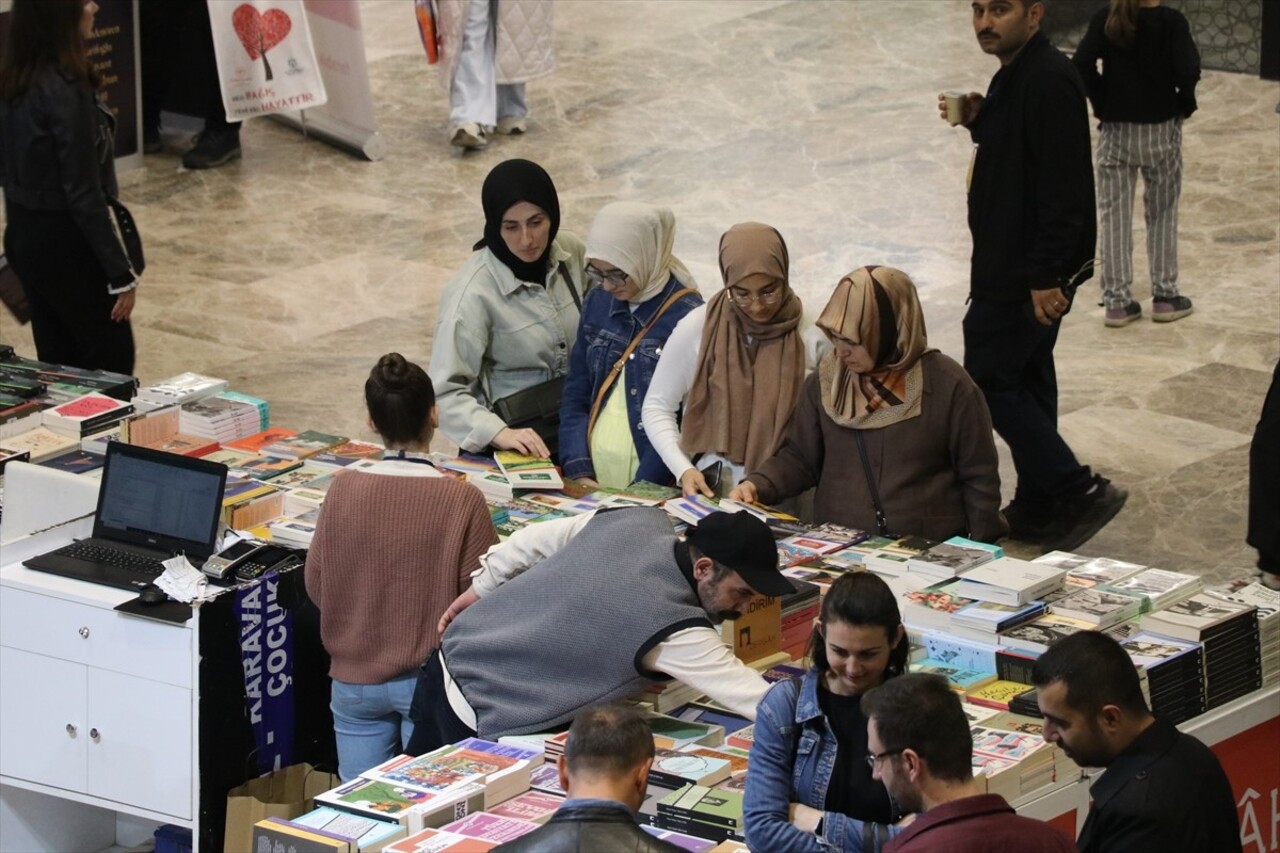 Kocaeli Büyükşehir Belediyesince bu yıl 14'üncüsü düzenlenen Kocaeli Kitap Fuarı sona erdi. Bu yıl...