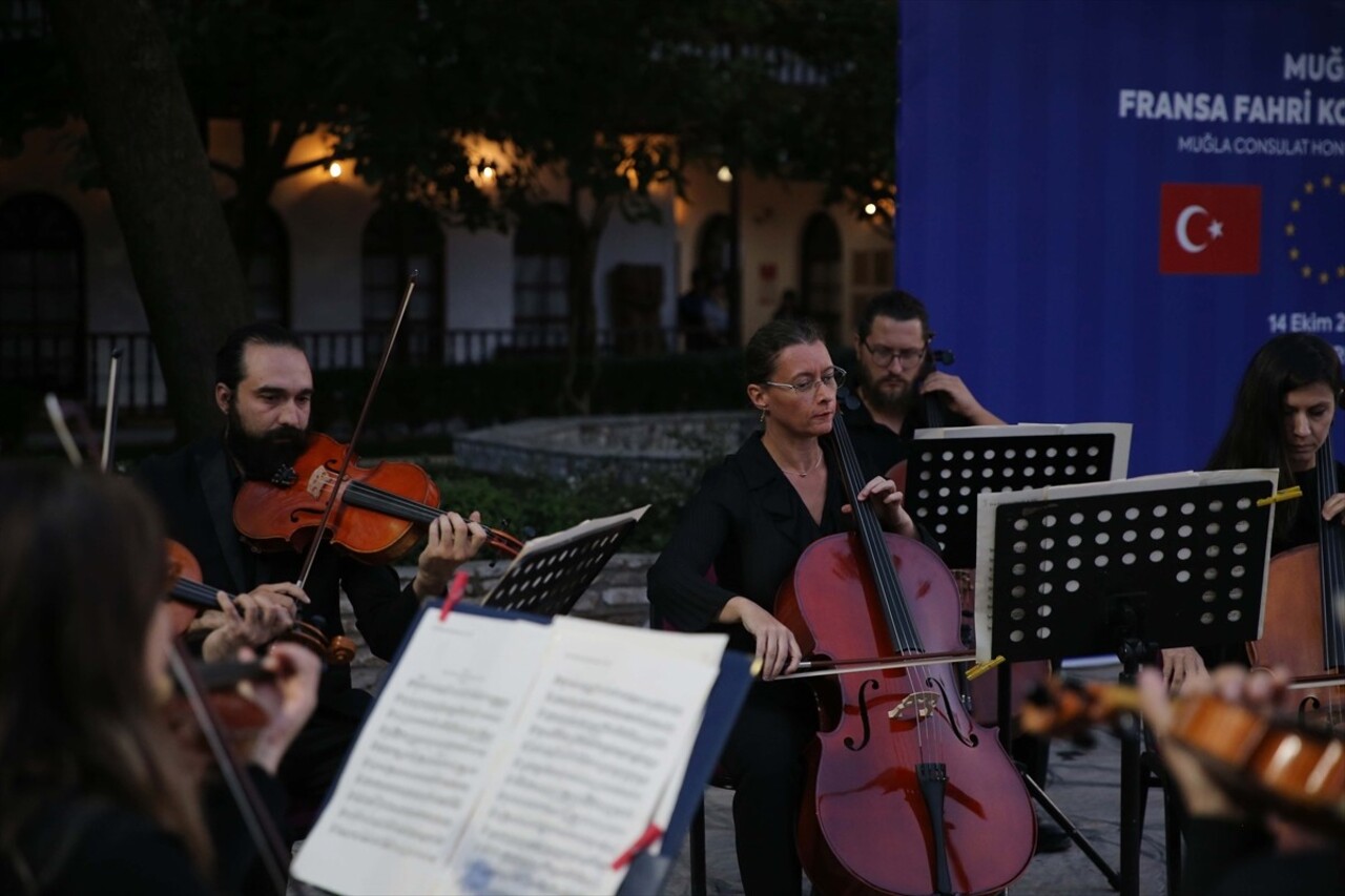  Fransa'nın Muğla Fahri Konsolosluğu, düzenlenen törenle Fidel Berber'e (sağda) verildi. Muğla...