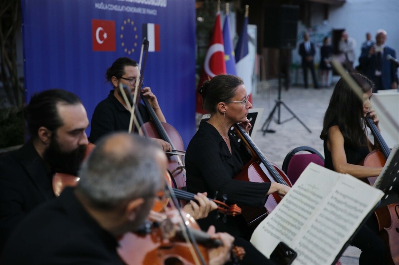  Fransa'nın Muğla Fahri Konsolosluğu, düzenlenen törenle Fidel Berber'e (sağda) verildi. Muğla...