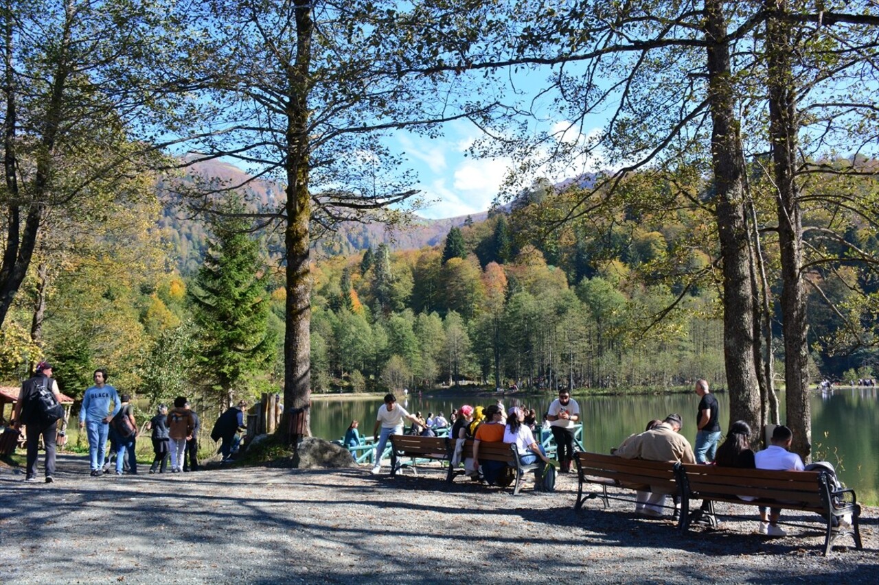 Artvin'de yerli ve yabancı turistlerin en çok ziyaret ettiği yerler arasındaki Borçka Karagöl...