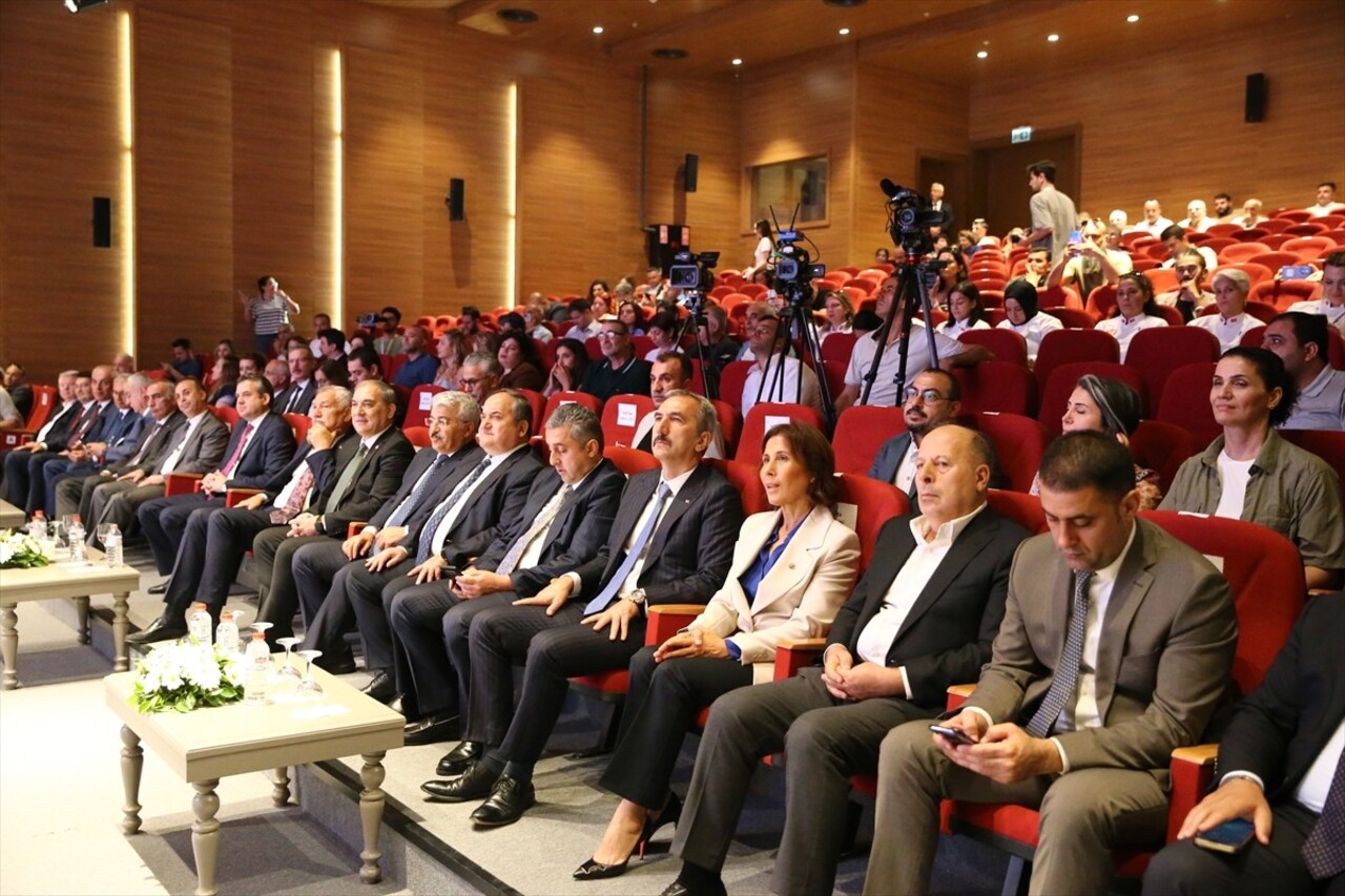 Adana'da, Yeni Adana Müzesi Konferans Salonu'nda 17-20 Ekim'de düzenlenecek 8. Uluslararası Adana...