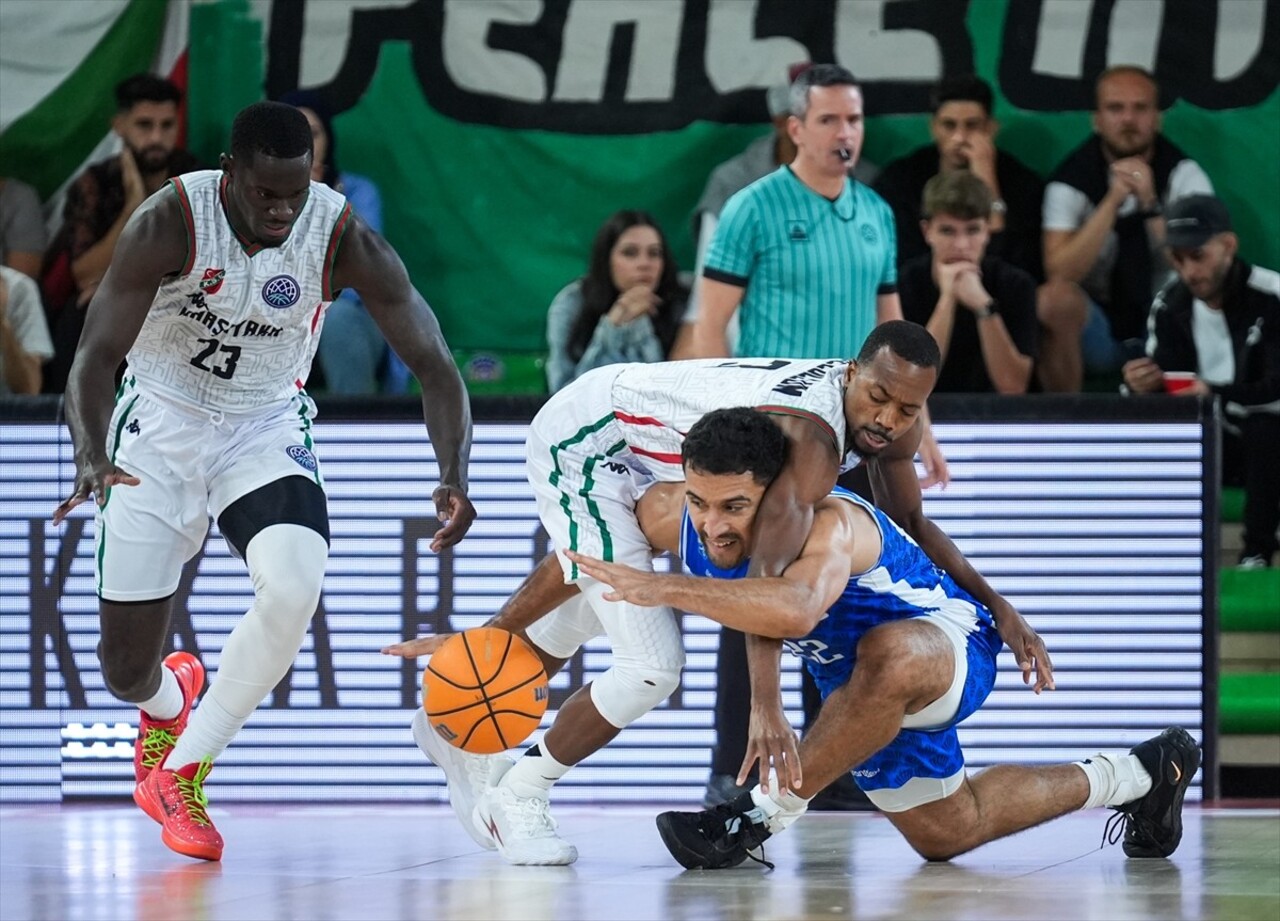 Basketbol Şampiyonlar Ligi C Grubu ikinci hafta maçında Karşıyaka, Fransız ekibi Saint-Quentin'le...