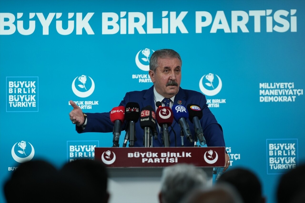 BBP Genel Başkanı Mustafa Destici, parti genel merkezinde düzenlediği basın toplantısında...