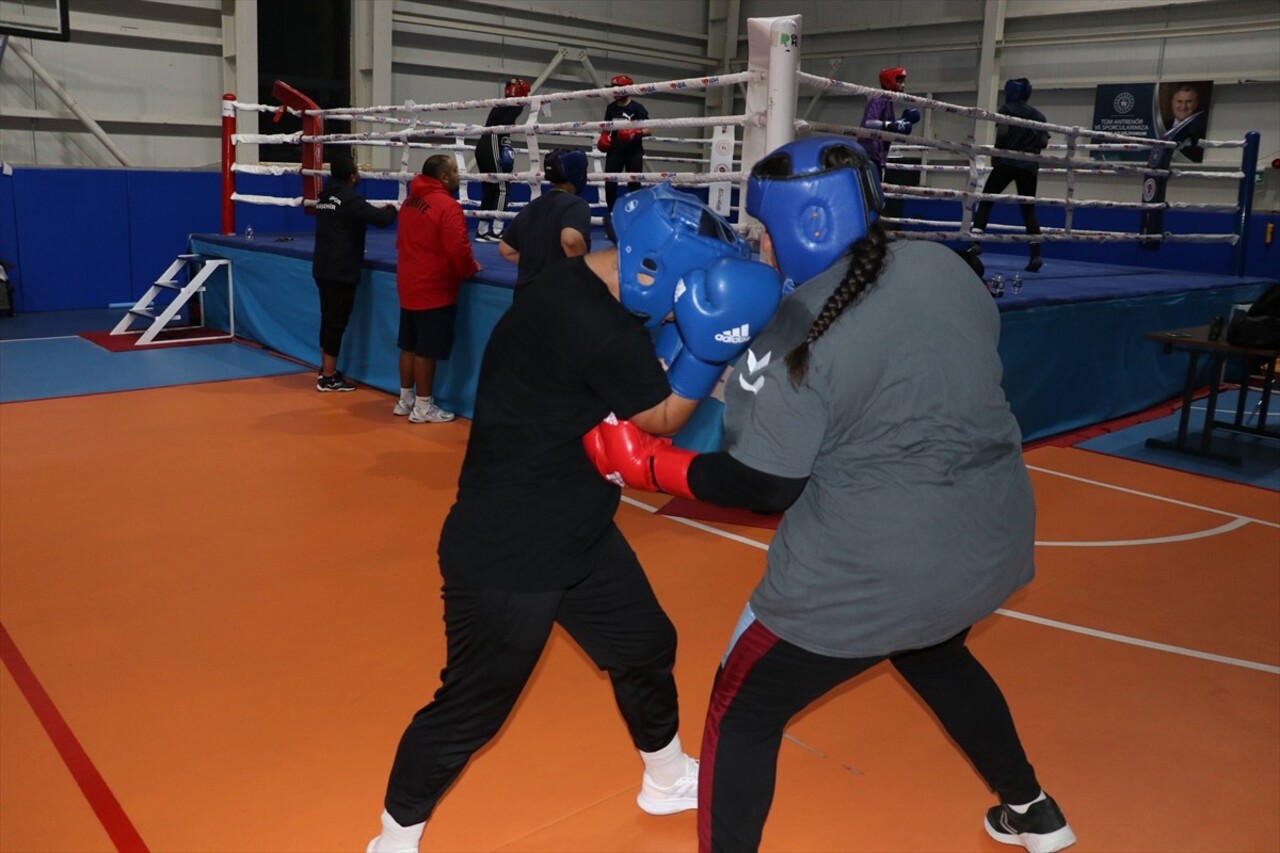 Genç Kadın Boks Milli Takımı'nın, Dünya Şampiyonası'nın hazırlıkları kapsamında Kastamonu'da...