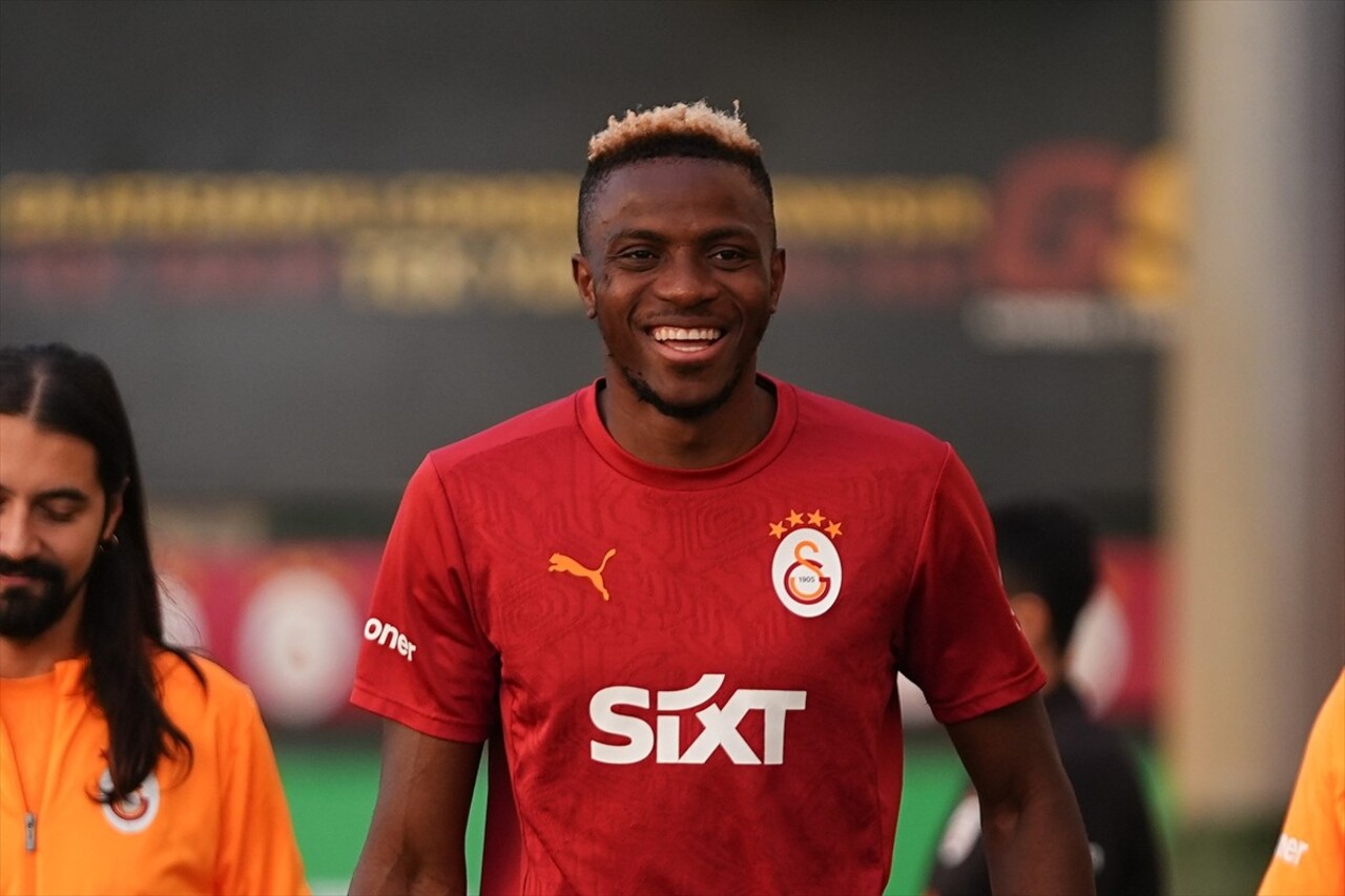 Galatasaray'ın Nijeryalı futbolcusu Victor Osimhen, Florya Metin Oktay Tesisleri'nde...