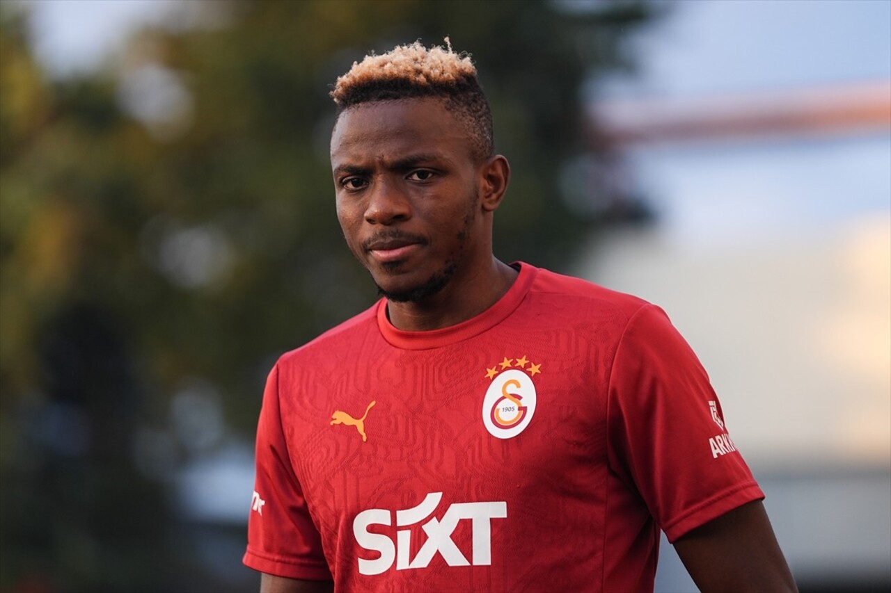 Galatasaray'ın Nijeryalı futbolcusu Victor Osimhen, Florya Metin Oktay Tesisleri'nde...