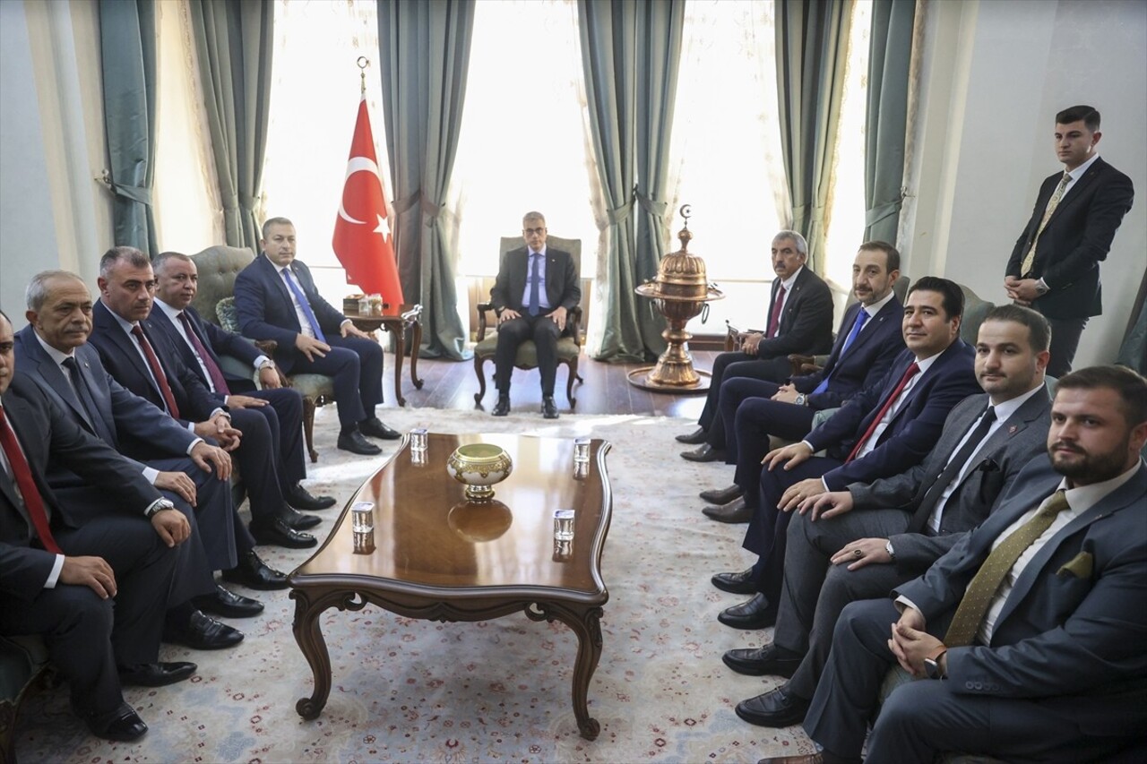 Sağlık Bakanı Kemal Memişoğlu (sağda), çeşitli etkinliklere katılmak için geldiği Kilis'te Vali...