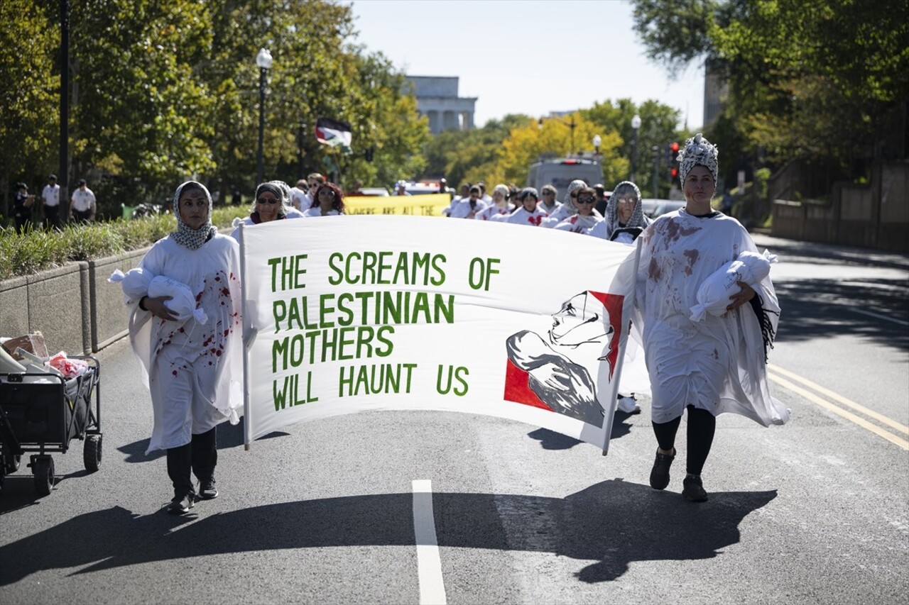 ABD'nin başkenti Washington DC'de bir grup Filistin destekçisi aktivist, Gazze'deki kadınlara...