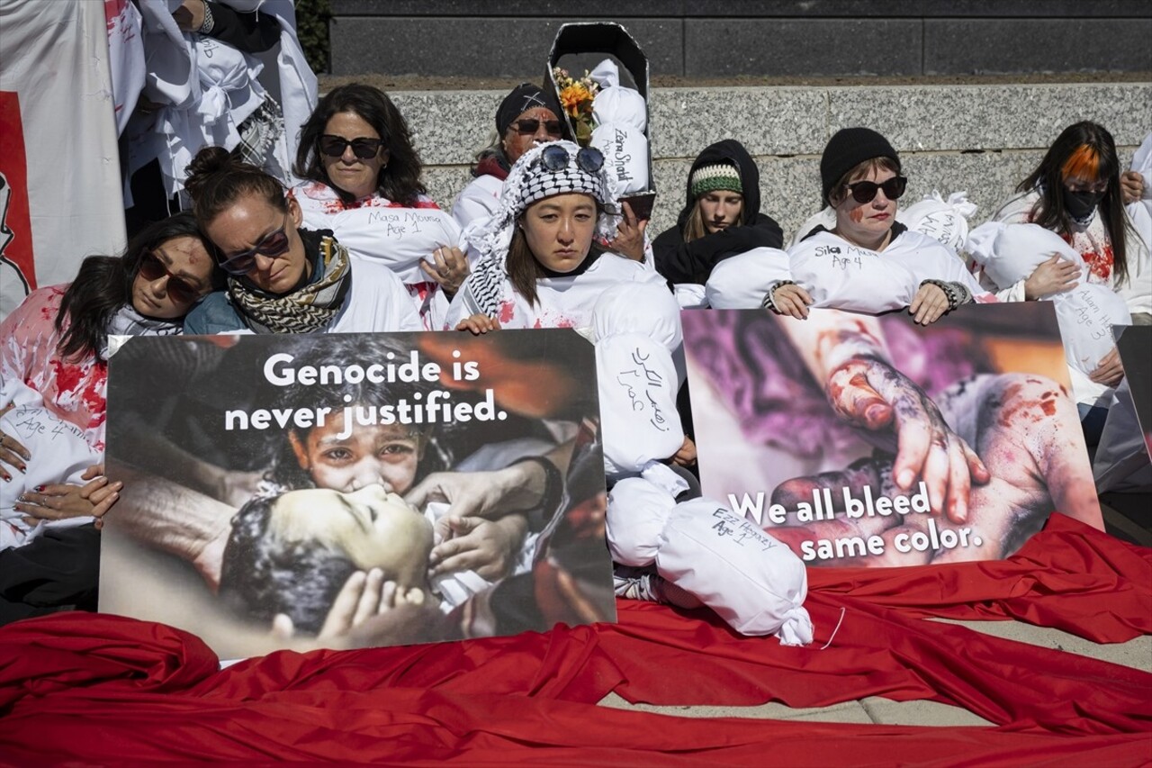 ABD'nin başkenti Washington DC'de bir grup Filistin destekçisi aktivist, Gazze'deki kadınlara...