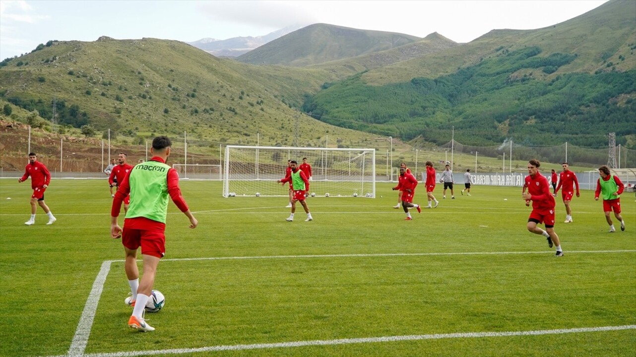 Erciyes Kayak Merkezinde Kayseri Büyükşehir Belediyesince yapılan tesisler, futboldan tenise...