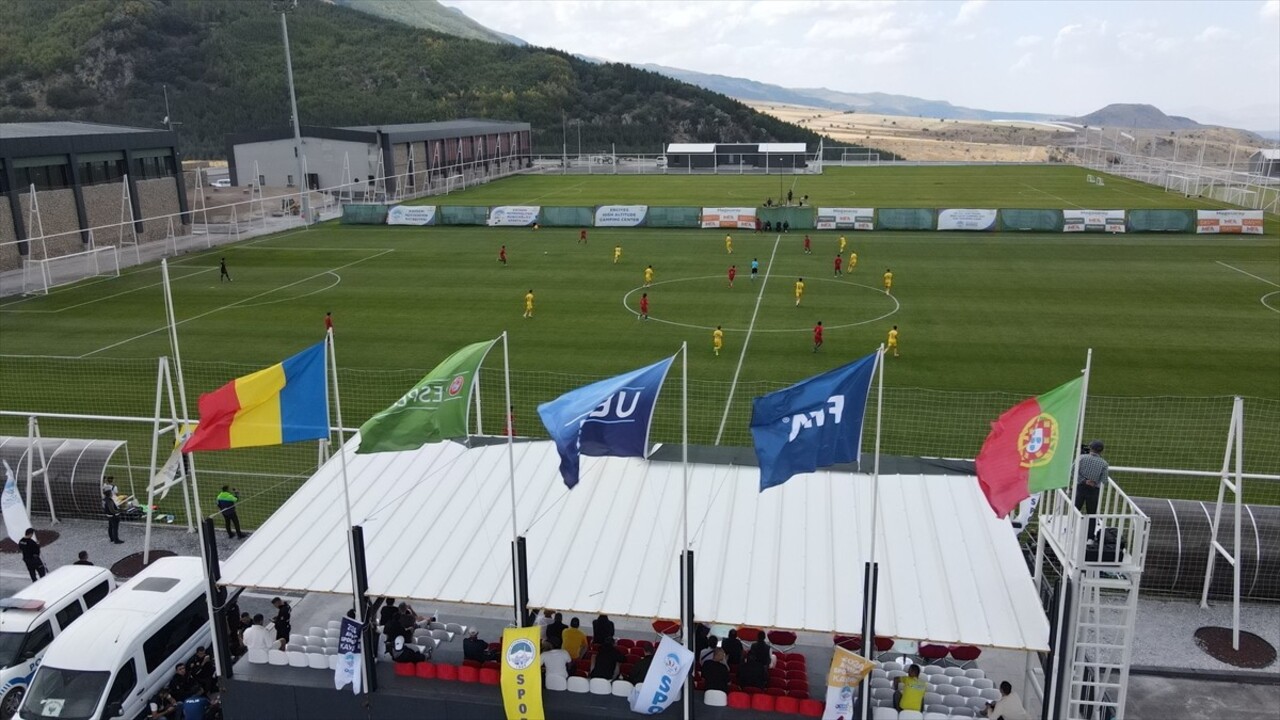 Erciyes Kayak Merkezinde Kayseri Büyükşehir Belediyesince yapılan tesisler, futboldan tenise...