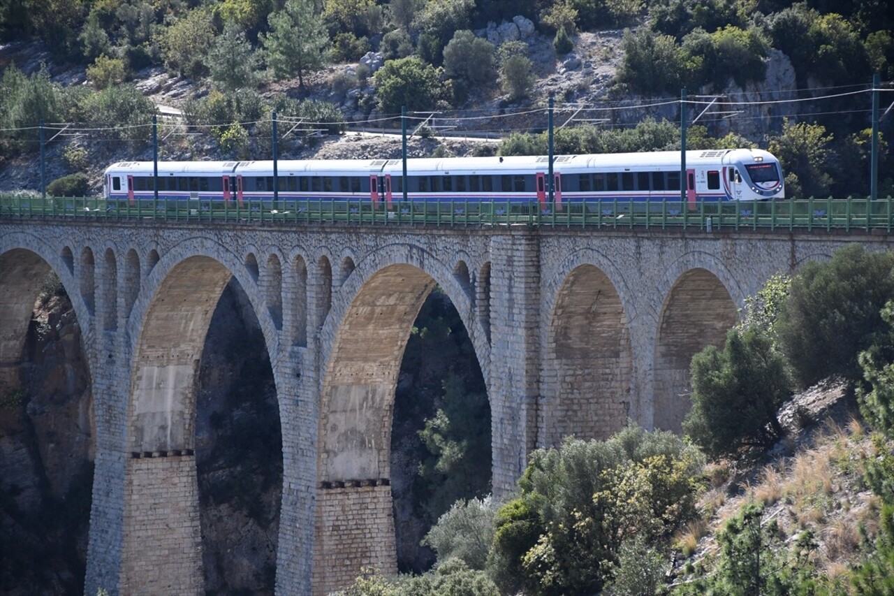 Adana Valiliğinin ev sahipliğinde "Kökleriyle Adana" temasıyla düzenlenen 8. Uluslararası Lezzet...