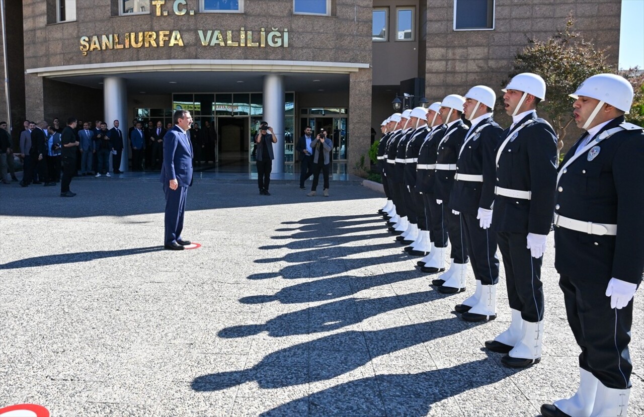 Cumhurbaşkanı Yardımcısı Cevdet Yılmaz, programları kapsamında Şanlıurfa Valiliği'ni ziyaret etti....