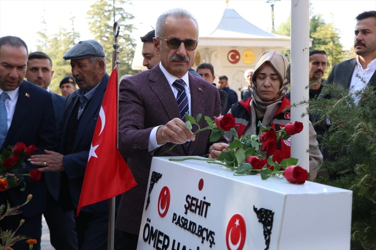 Ulaştırma ve Altyapı Bakanı Abdulkadir Uraloğlu (sol 3), FETÖ'nün 15 Temmuz 2016'daki darbe...