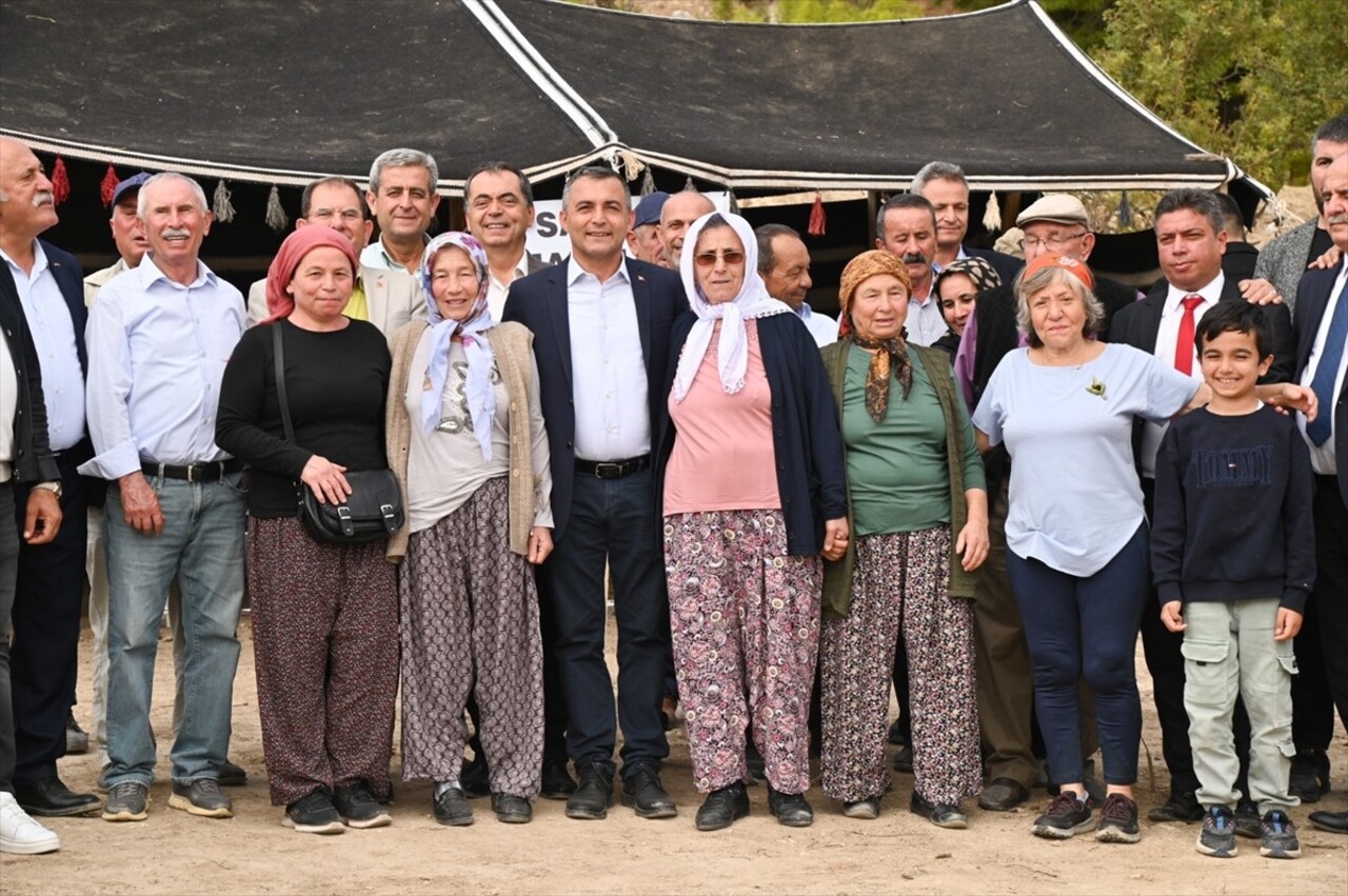 Antalya'da ilk kez düzenlenen "Manavgat Zeytin ve Zeytinyağı Festivali" çeşitli etkinliklerle...