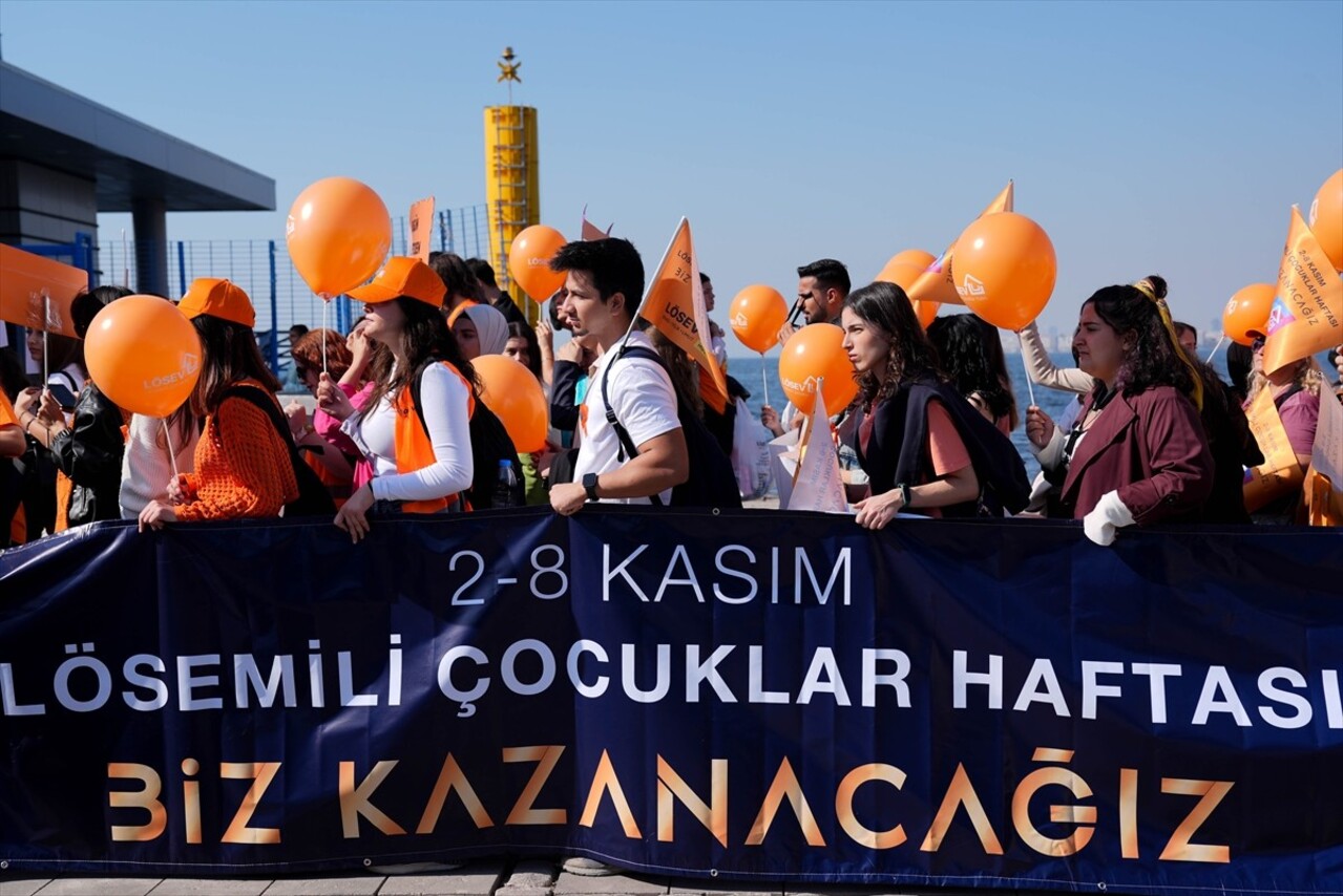 İzmir'de 2-8 Kasım Lösemili Çocuklar Haftası kapsamında, lösemili çocukların tedavilerine yönelik...