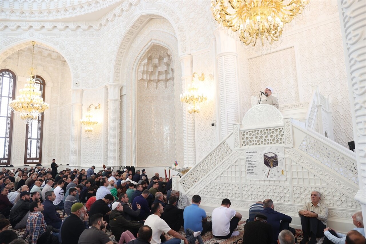 Diyanet İşleri Başkanı Ali Erbaş, Azerbaycan'da düzenlenen "Küresel Dini Liderler Zirvesi"...