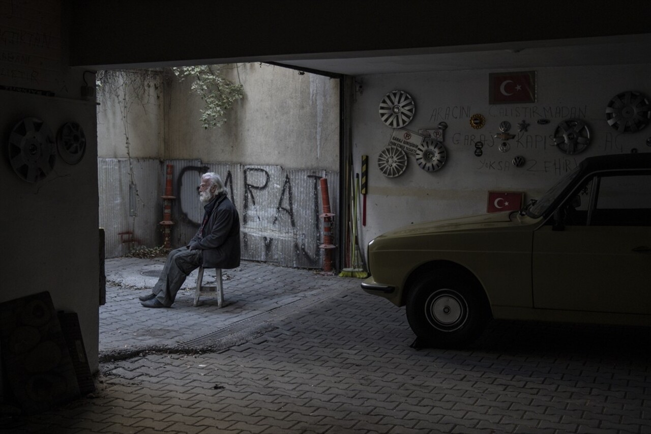 Memur emeklisi 78 yaşındaki Hasan Fehmi Ayan, 1977'de satın aldığı ve orijinal parçalarını hala...