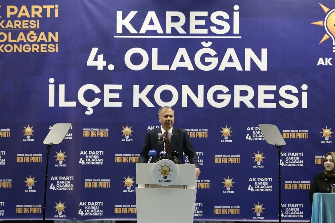 İçişleri Bakanı Ali Yerlikaya, Balıkesir'in merkez Karesi ilçesindeki bir düğün salonunda...