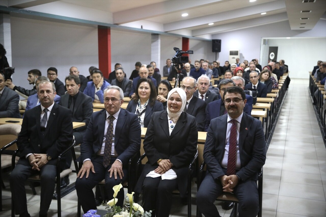 Milli Eğitim Bakan Yardımcısı Celile Eren Ökten (sağ 2), İl Milli Eğitim Müdürlüğünce Nilüfer...