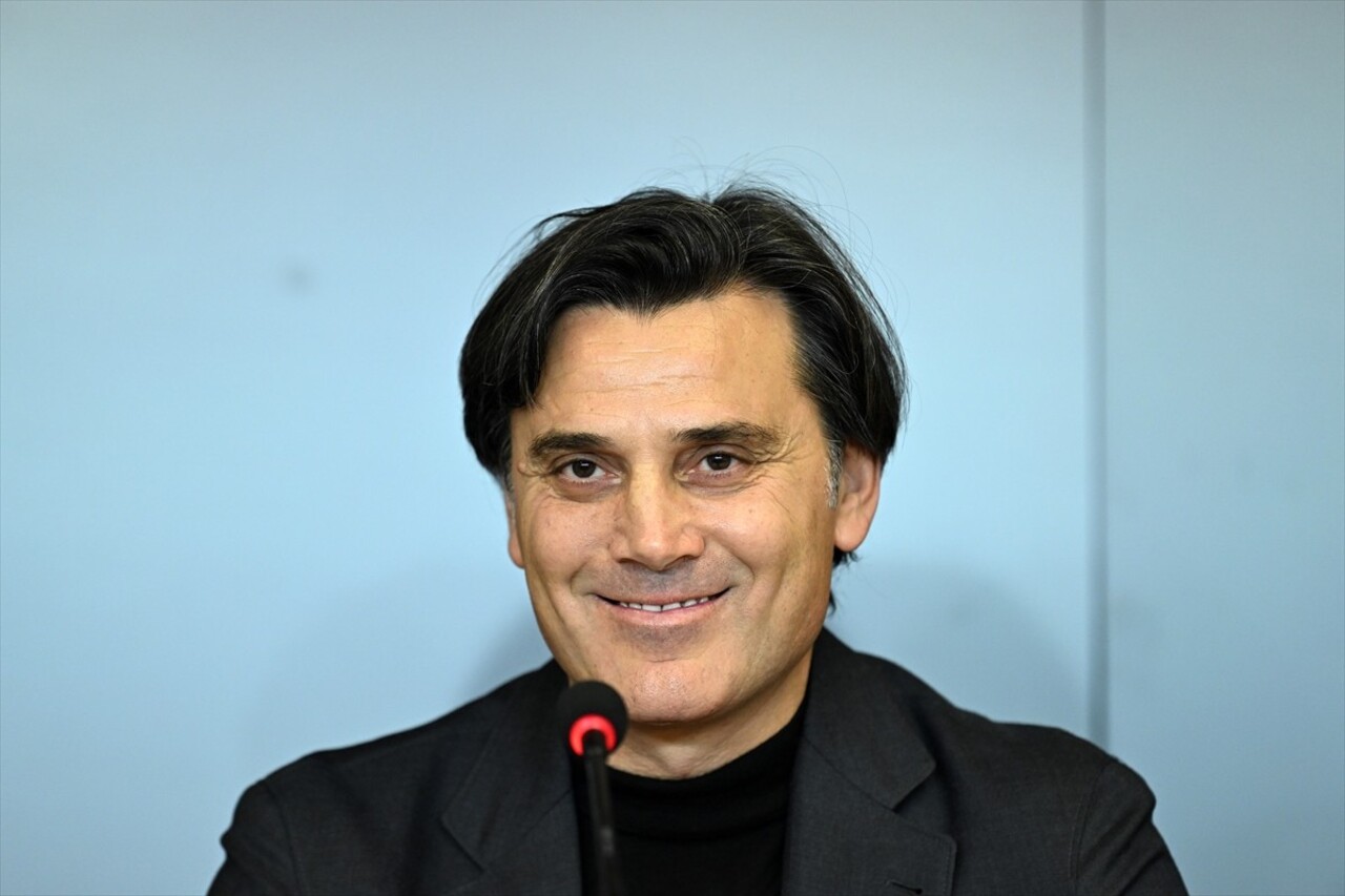 A Milli Futbol Takımı Teknik Direktörü Vincenzo Montella, UEFA Uluslar B Ligi 4. Grup'ta Galler...