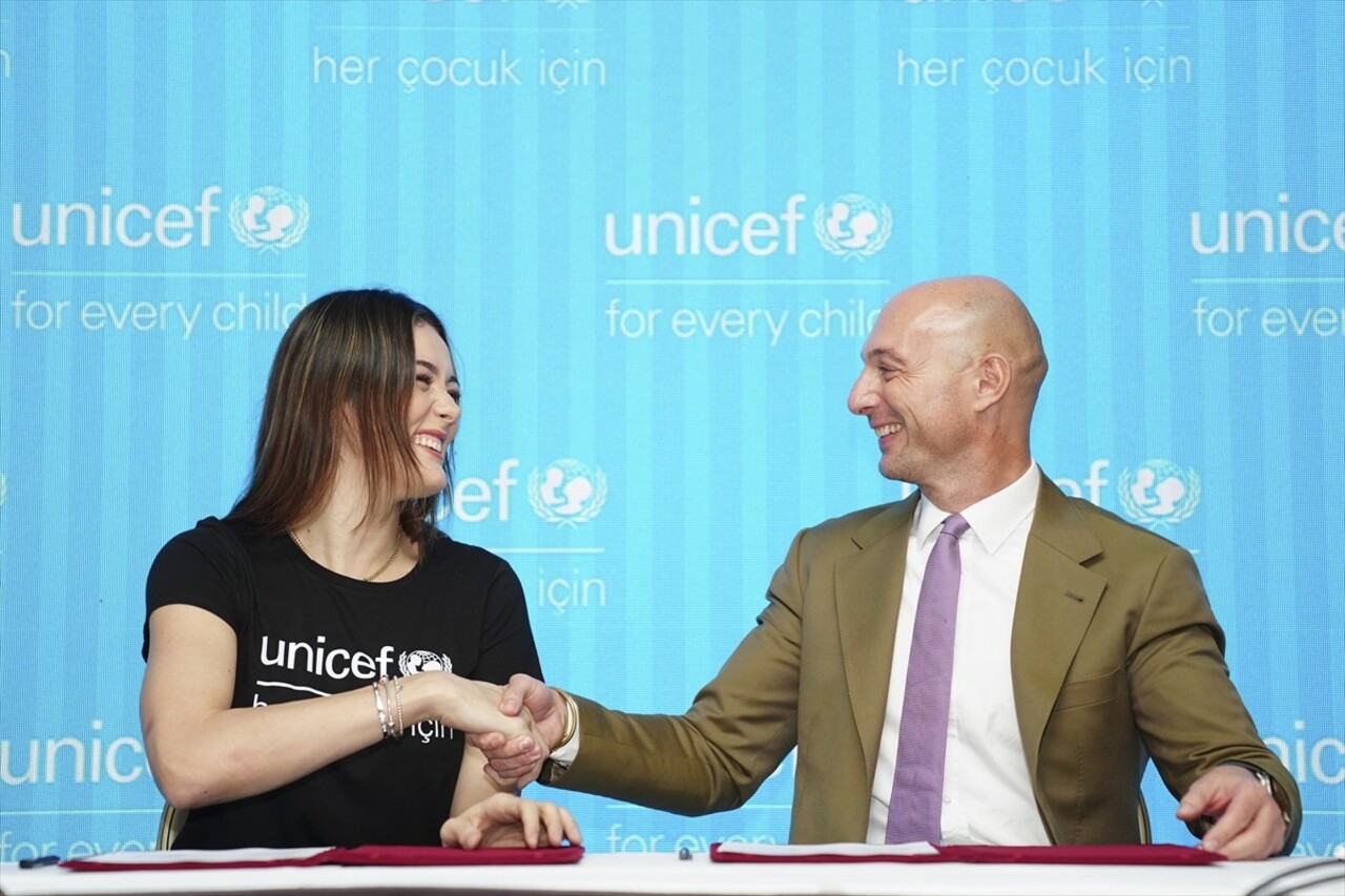 Birleşmiş Milletler Çocuklara Yardım Fonu (UNICEF) ile VakıfBank Kadın Voleybol Takımı'nın milli...