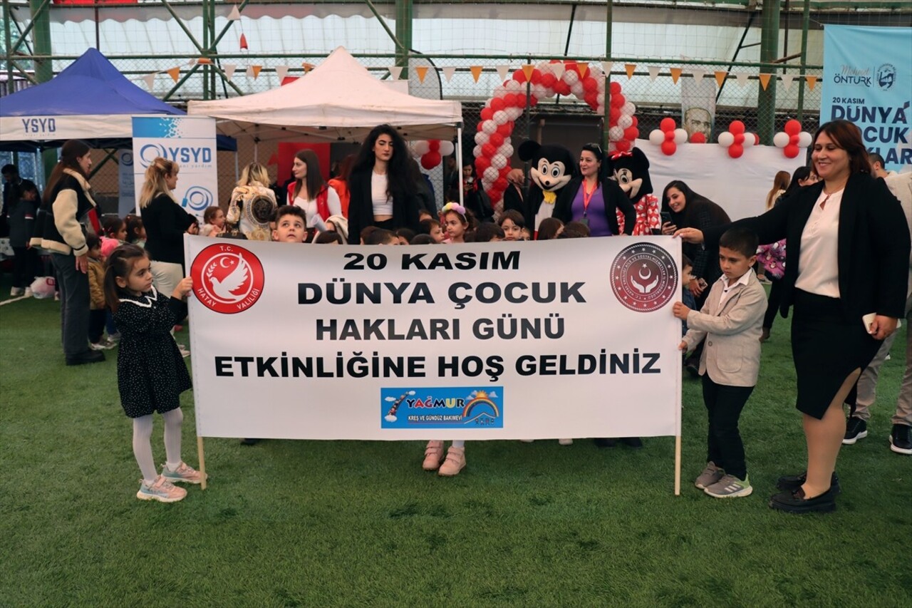 Hatay'da çocuklar, 20 Kasım Dünya Çocuk Hakları Günü dolayısıyla düzenlenen etkinlikte...