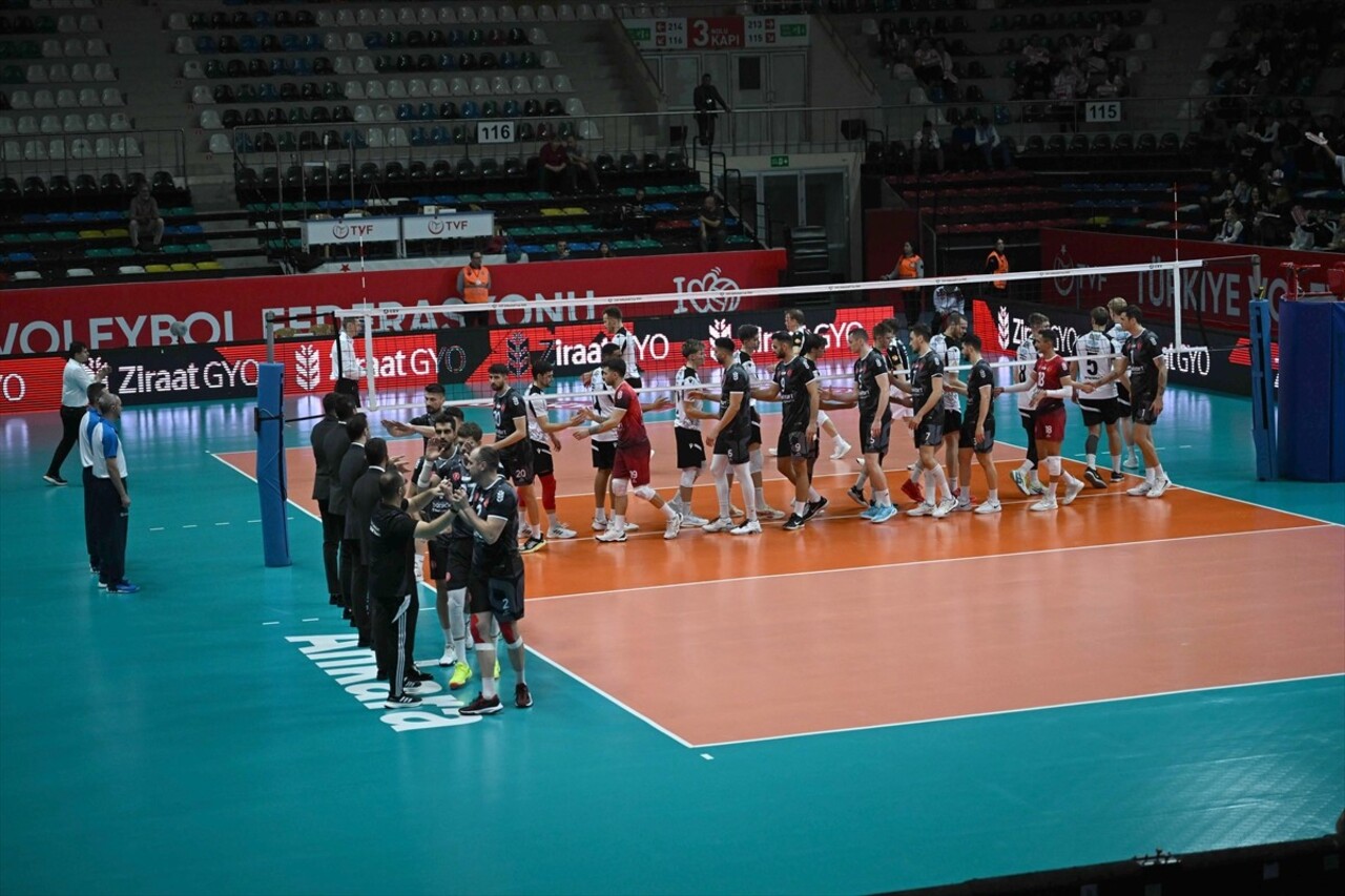 Ziraat Bankkart Erkek Voleybol Takımı, CEV Kupası 16'lı final turu rövanş maçında Finlandiya'nın...