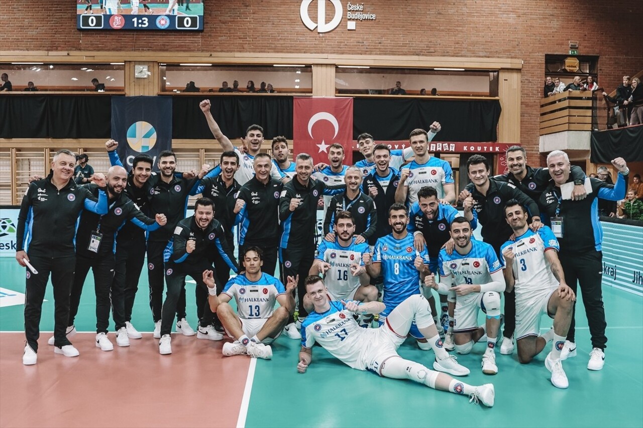 Halkbank Erkek Voleybol Takımı, CEV Şampiyonlar Ligi'nde deplasmanda Çekya'nın Jihostroj ekibini...