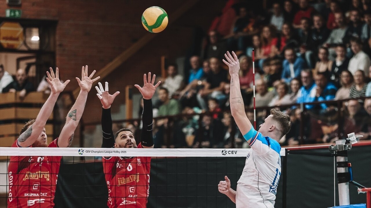 Halkbank Erkek Voleybol Takımı, CEV Şampiyonlar Ligi'nde deplasmanda Çekya'nın Jihostroj ekibini...