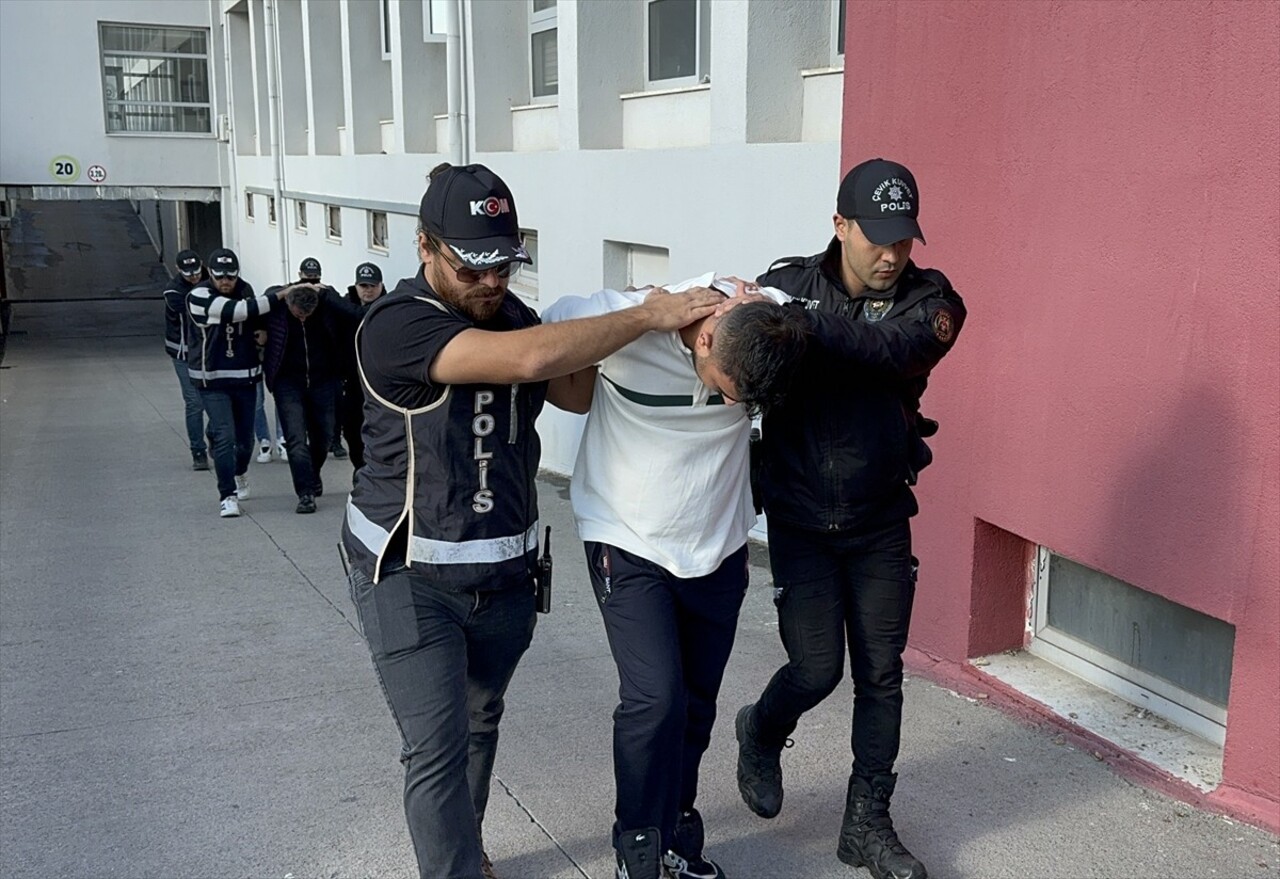 Adana merkezli 16 ilde, elebaşılığını kırmızı bültenle aranırken yurt dışında yakalanıp tutuklanan...