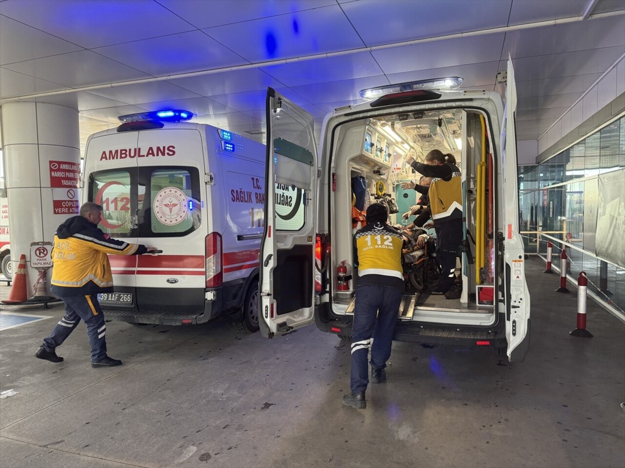 Kırklareli'nde, iki grup arasında çıkan silahlı kavgada yaralanan 2 kişi tedavi altına alındı....